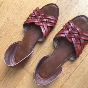 Universal Threads Brown Sandles